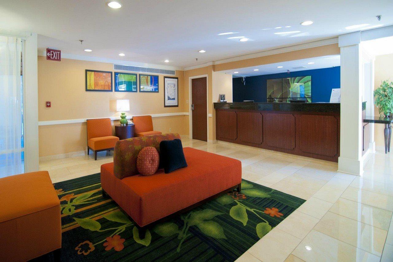 Days Inn By Wyndham Florence Near Civic Center Εξωτερικό φωτογραφία