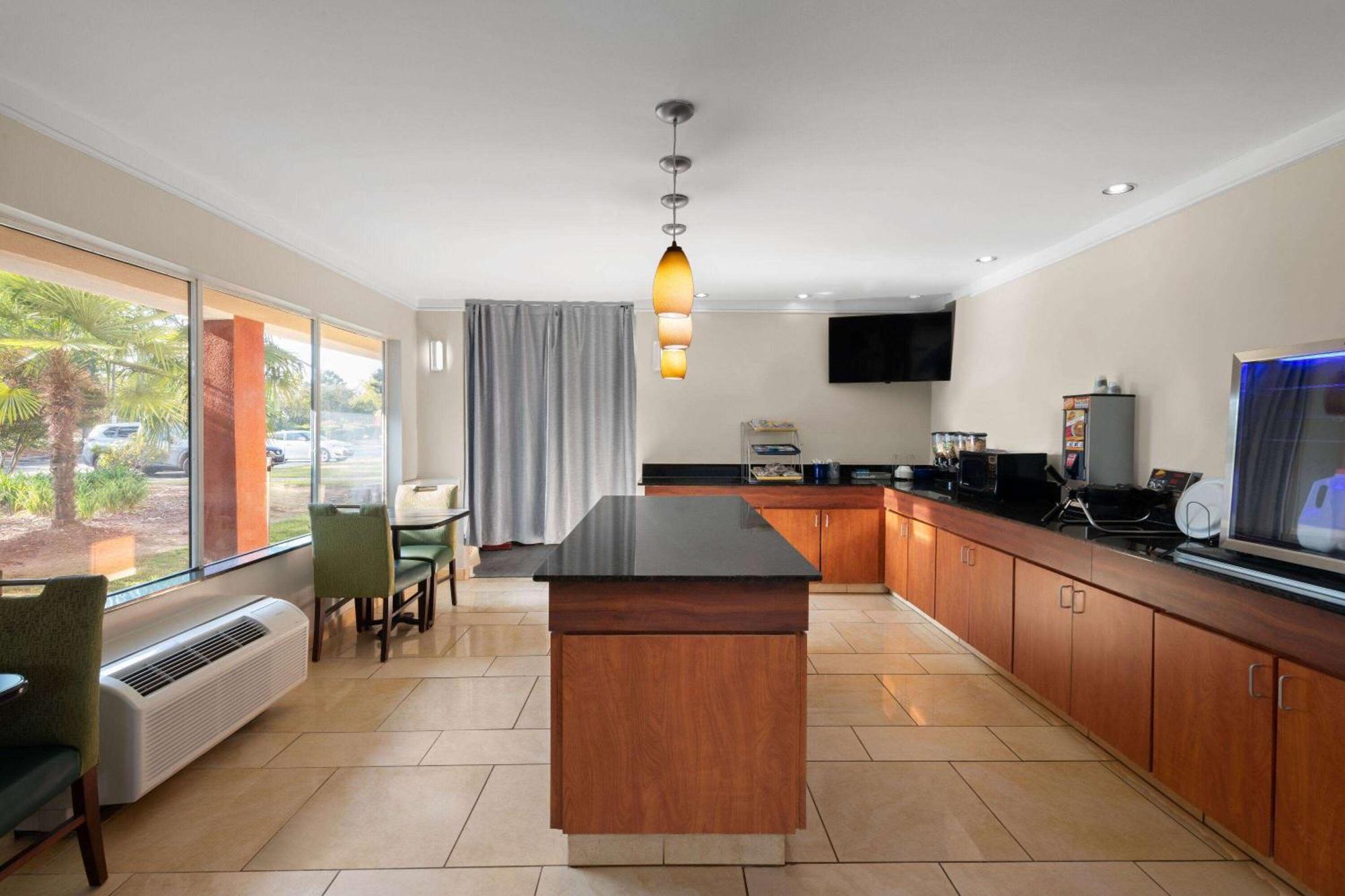 Days Inn By Wyndham Florence Near Civic Center Εξωτερικό φωτογραφία