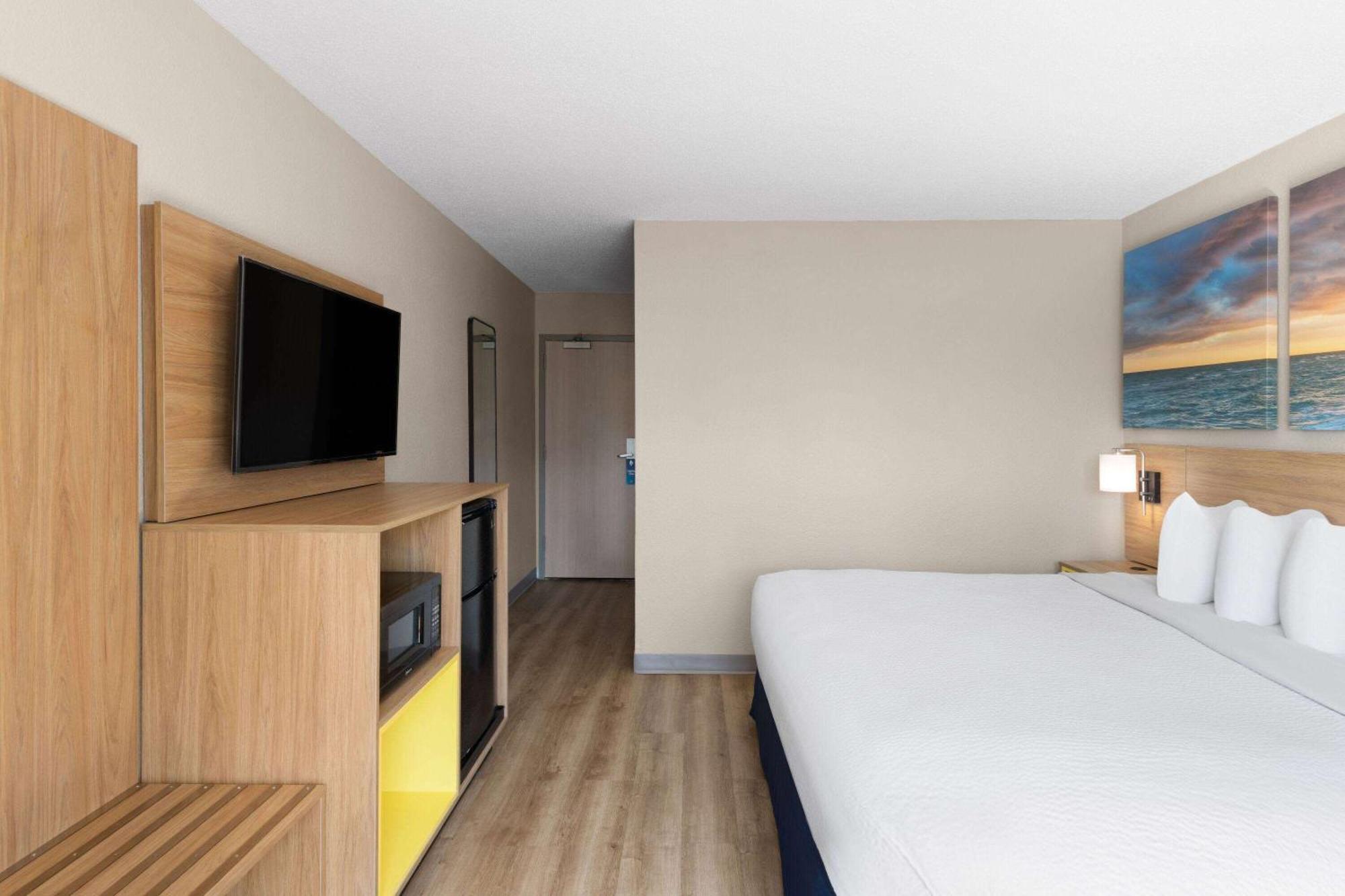Days Inn By Wyndham Florence Near Civic Center Εξωτερικό φωτογραφία