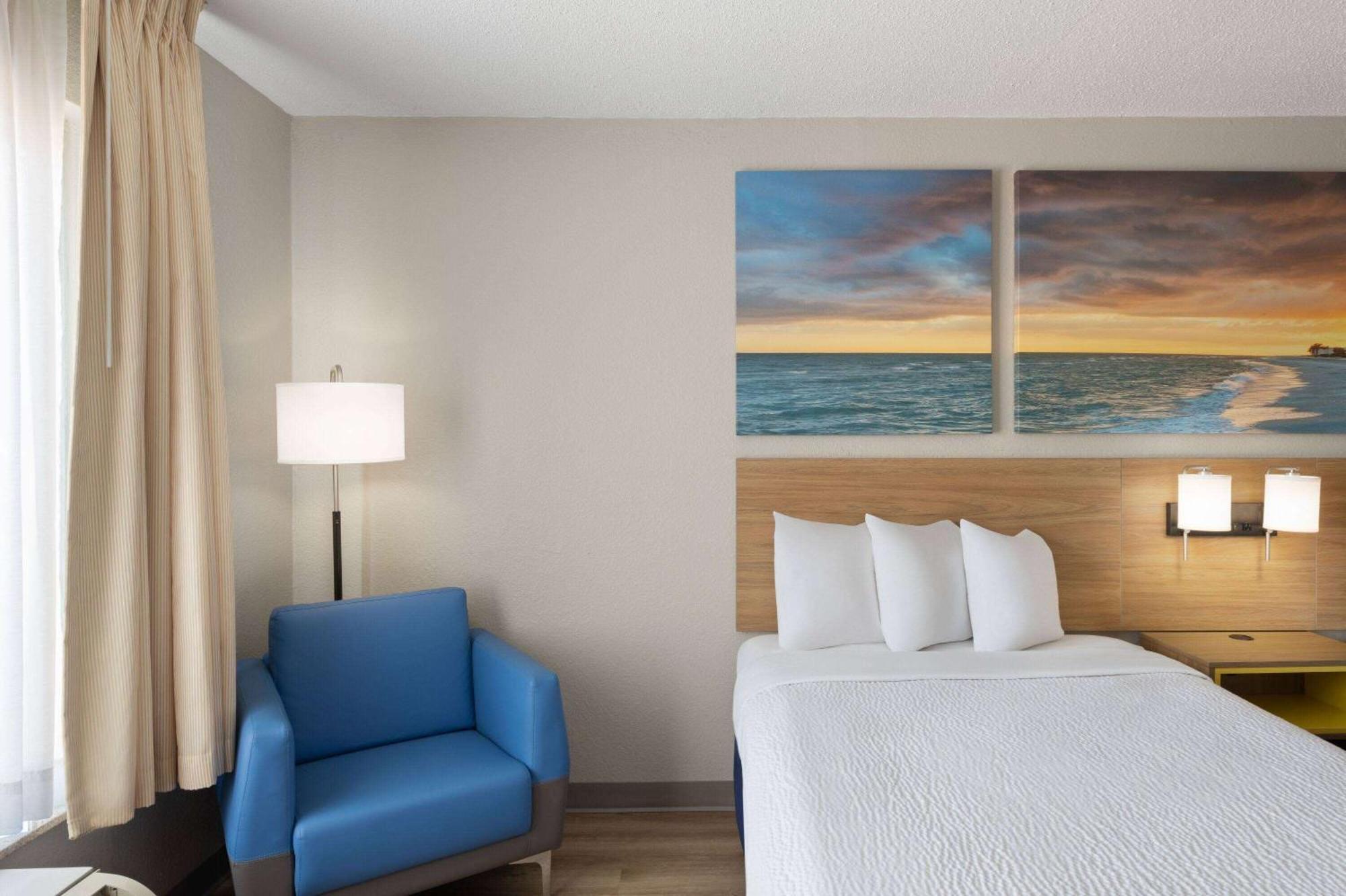 Days Inn By Wyndham Florence Near Civic Center Εξωτερικό φωτογραφία