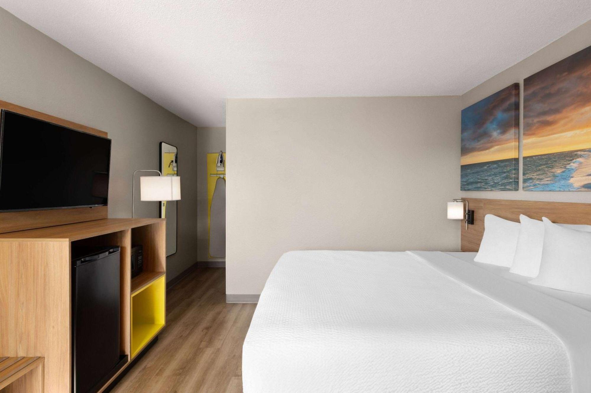 Days Inn By Wyndham Florence Near Civic Center Εξωτερικό φωτογραφία