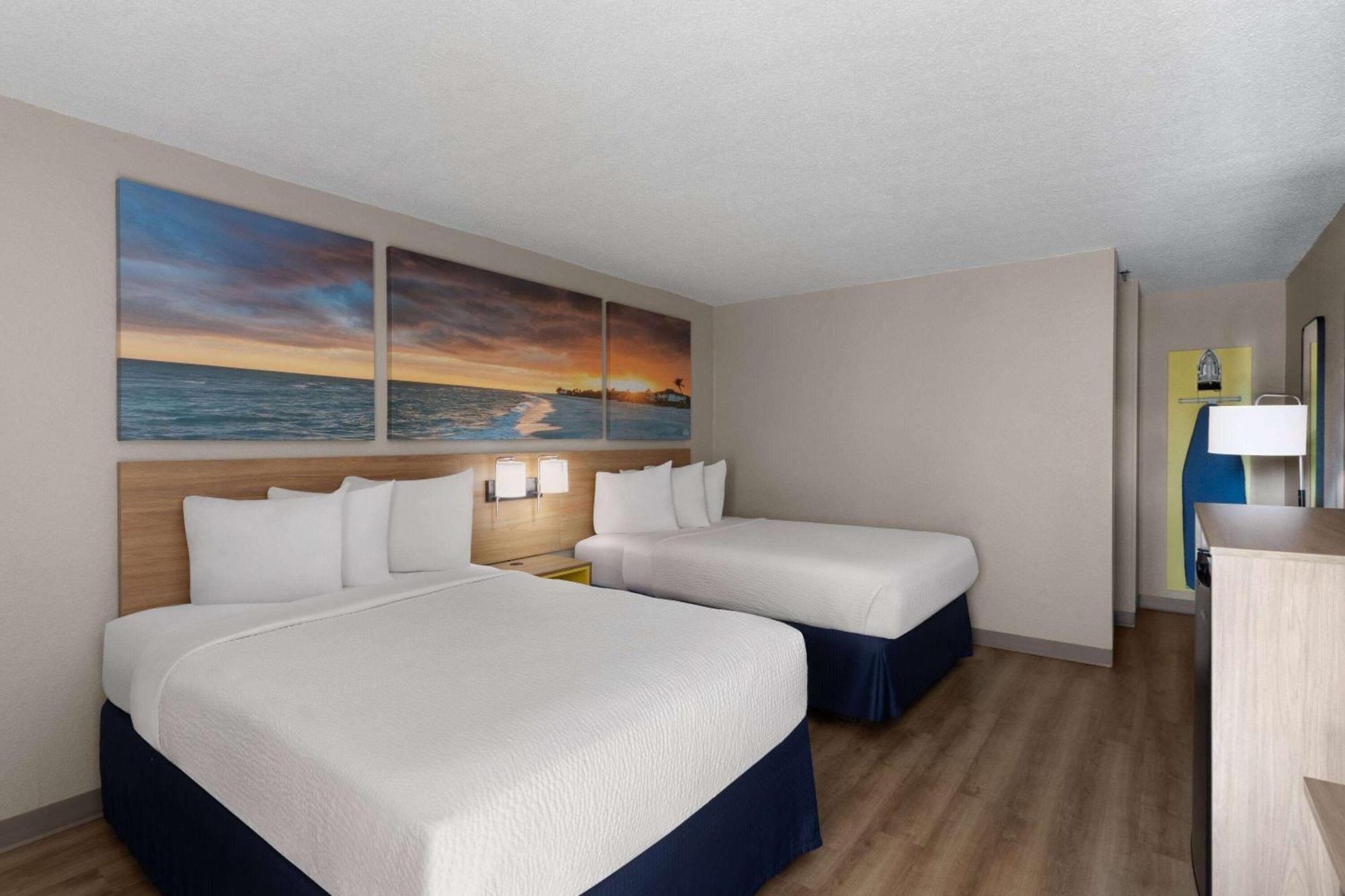 Days Inn By Wyndham Florence Near Civic Center Εξωτερικό φωτογραφία