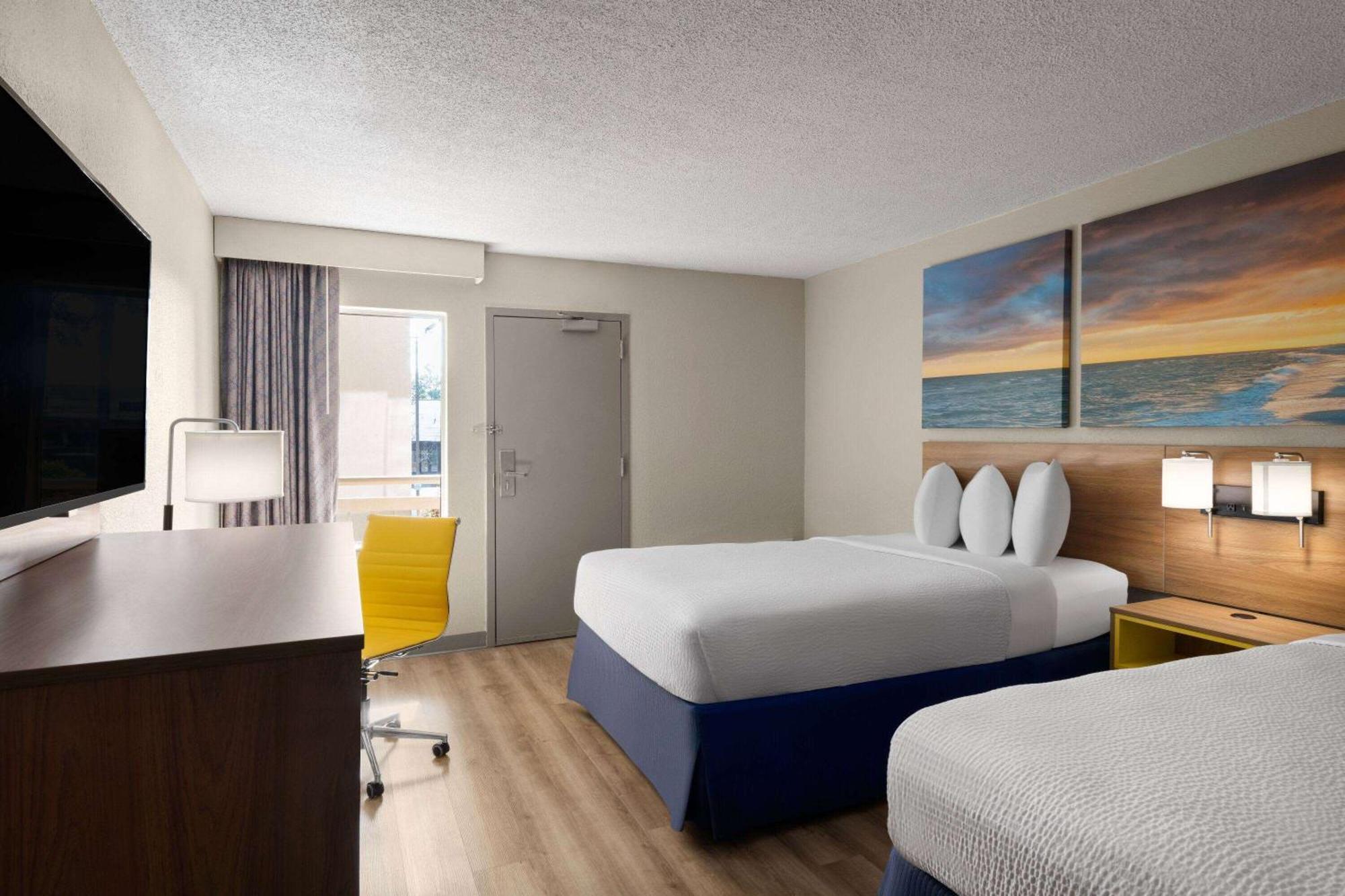 Days Inn By Wyndham Florence Near Civic Center Εξωτερικό φωτογραφία