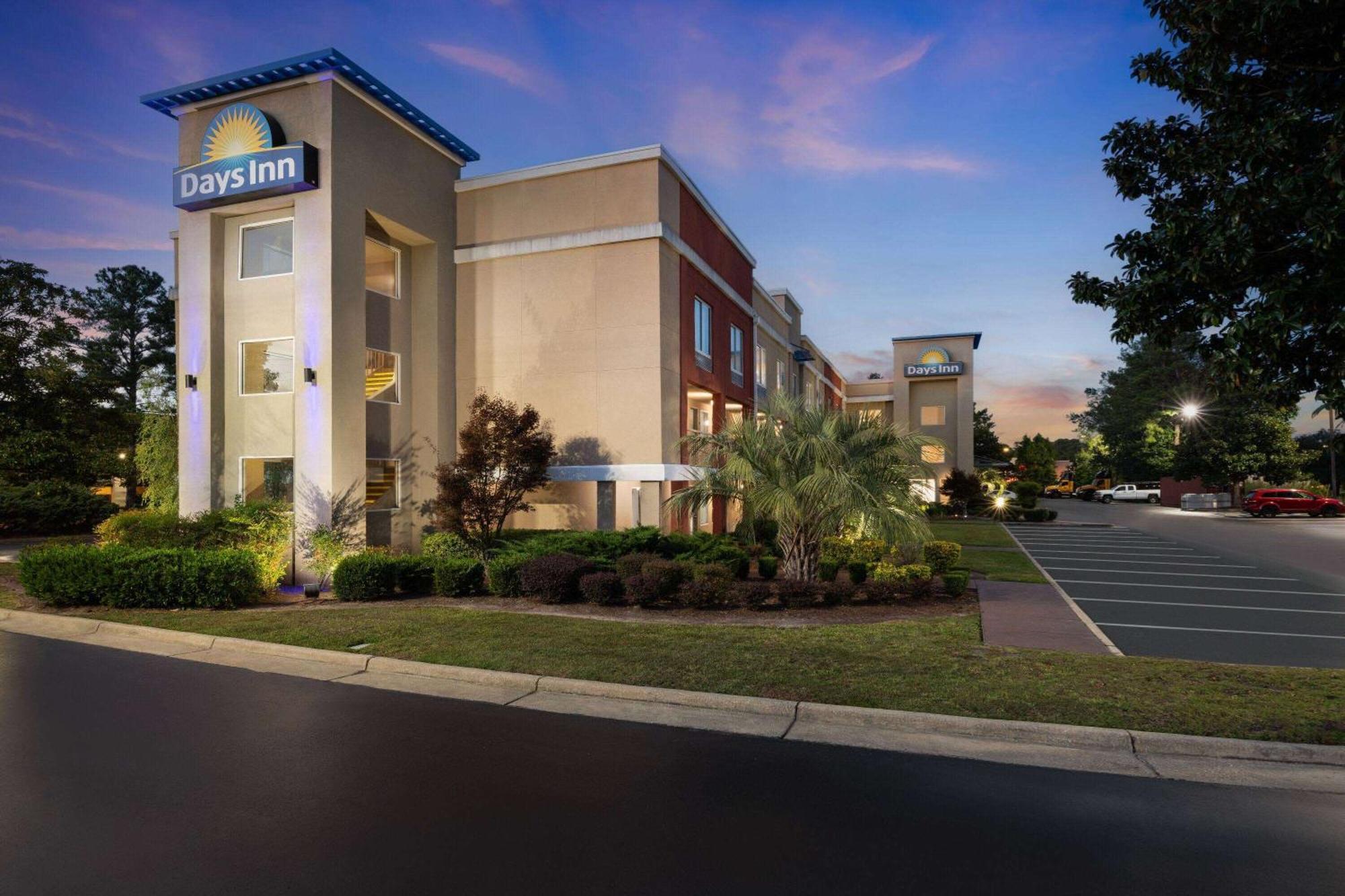 Days Inn By Wyndham Florence Near Civic Center Εξωτερικό φωτογραφία