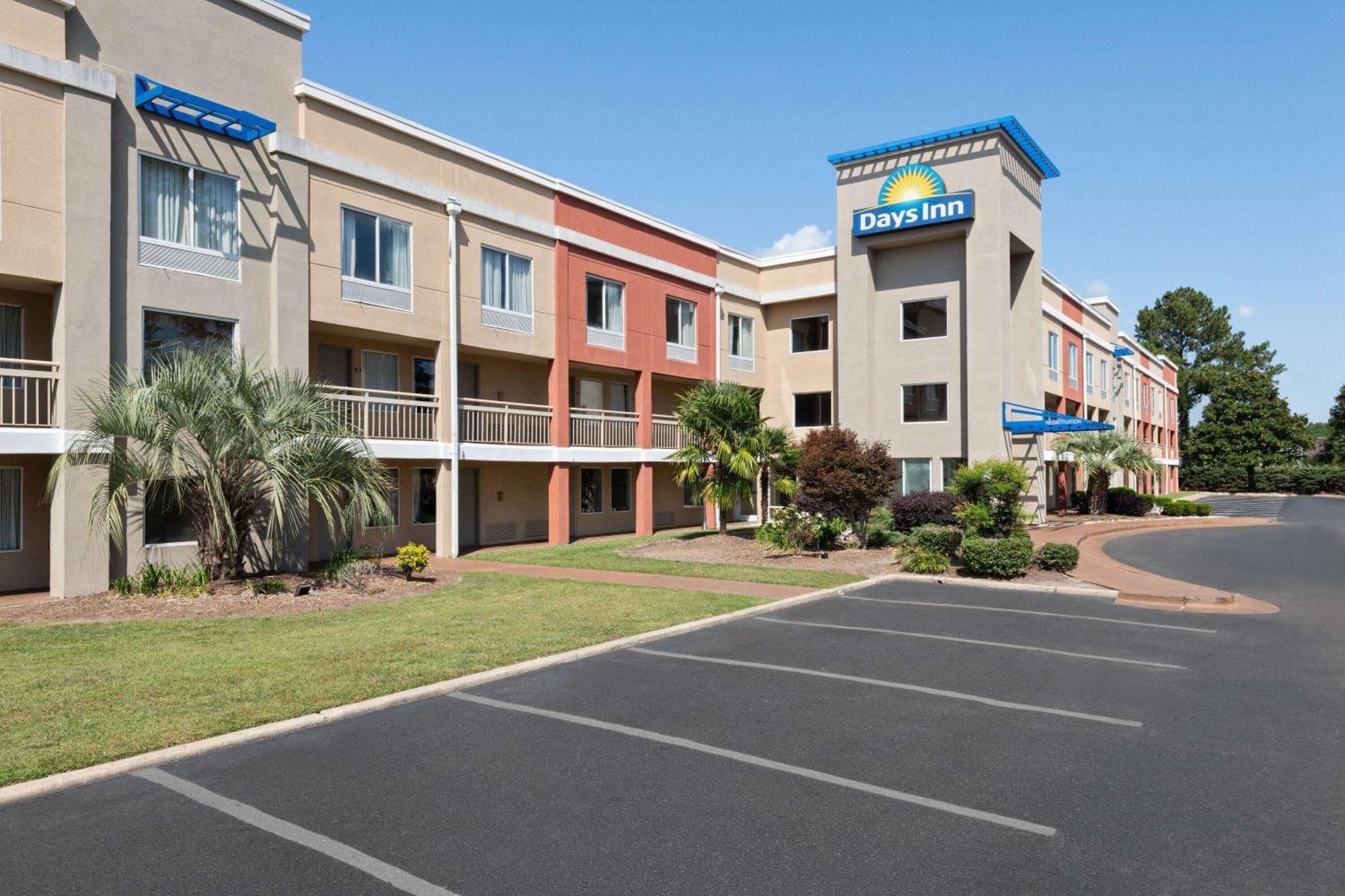 Days Inn By Wyndham Florence Near Civic Center Εξωτερικό φωτογραφία