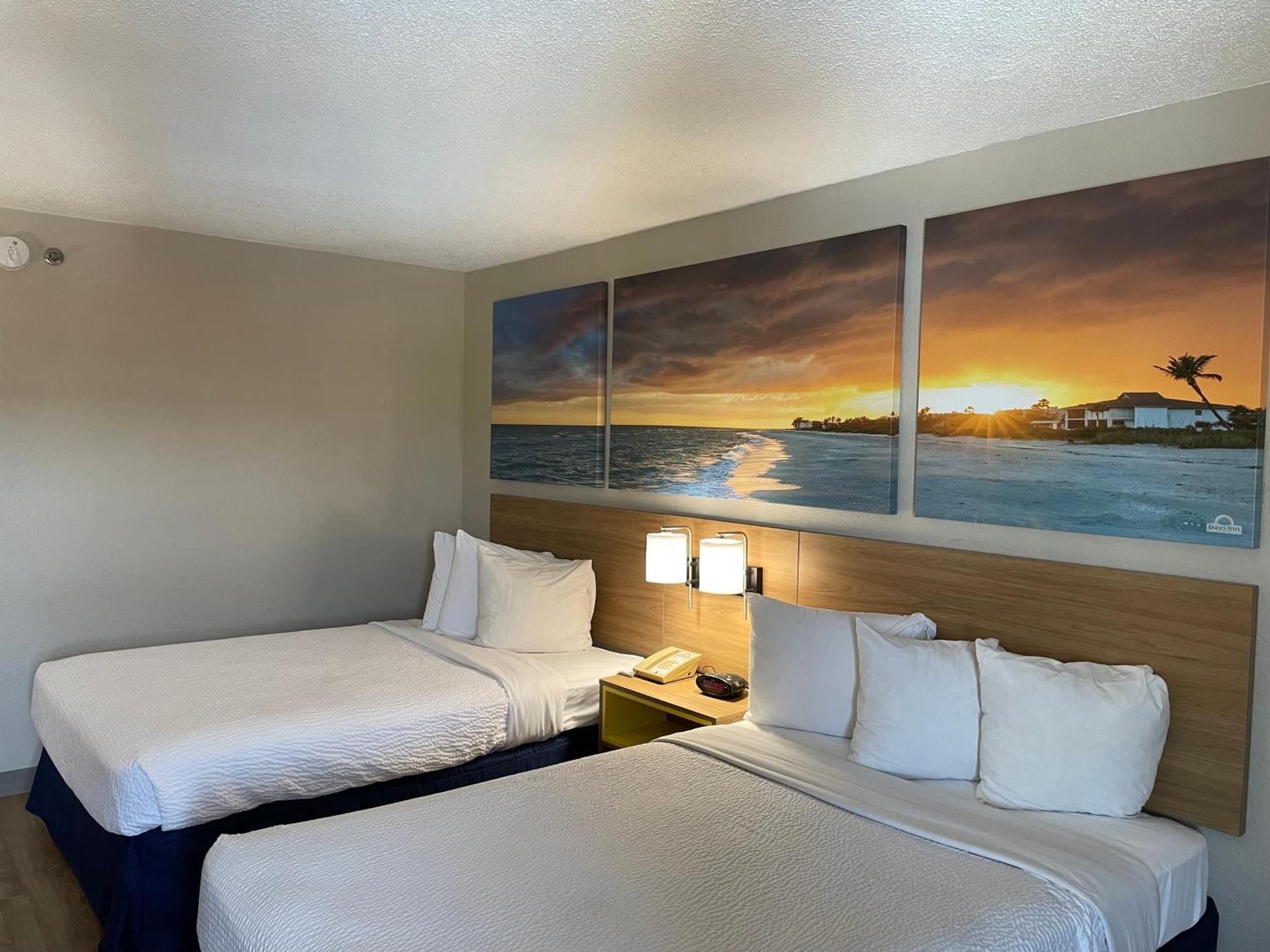 Days Inn By Wyndham Florence Near Civic Center Εξωτερικό φωτογραφία