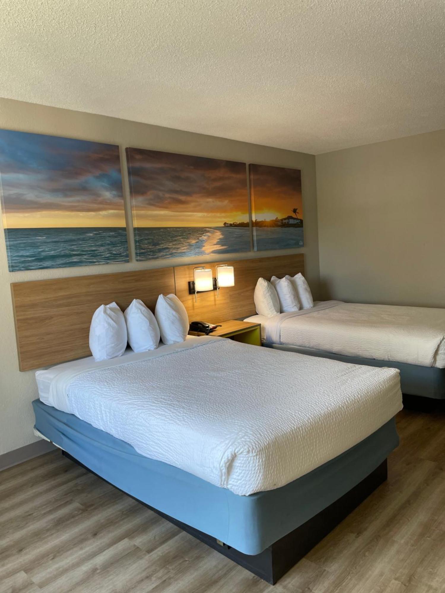 Days Inn By Wyndham Florence Near Civic Center Εξωτερικό φωτογραφία