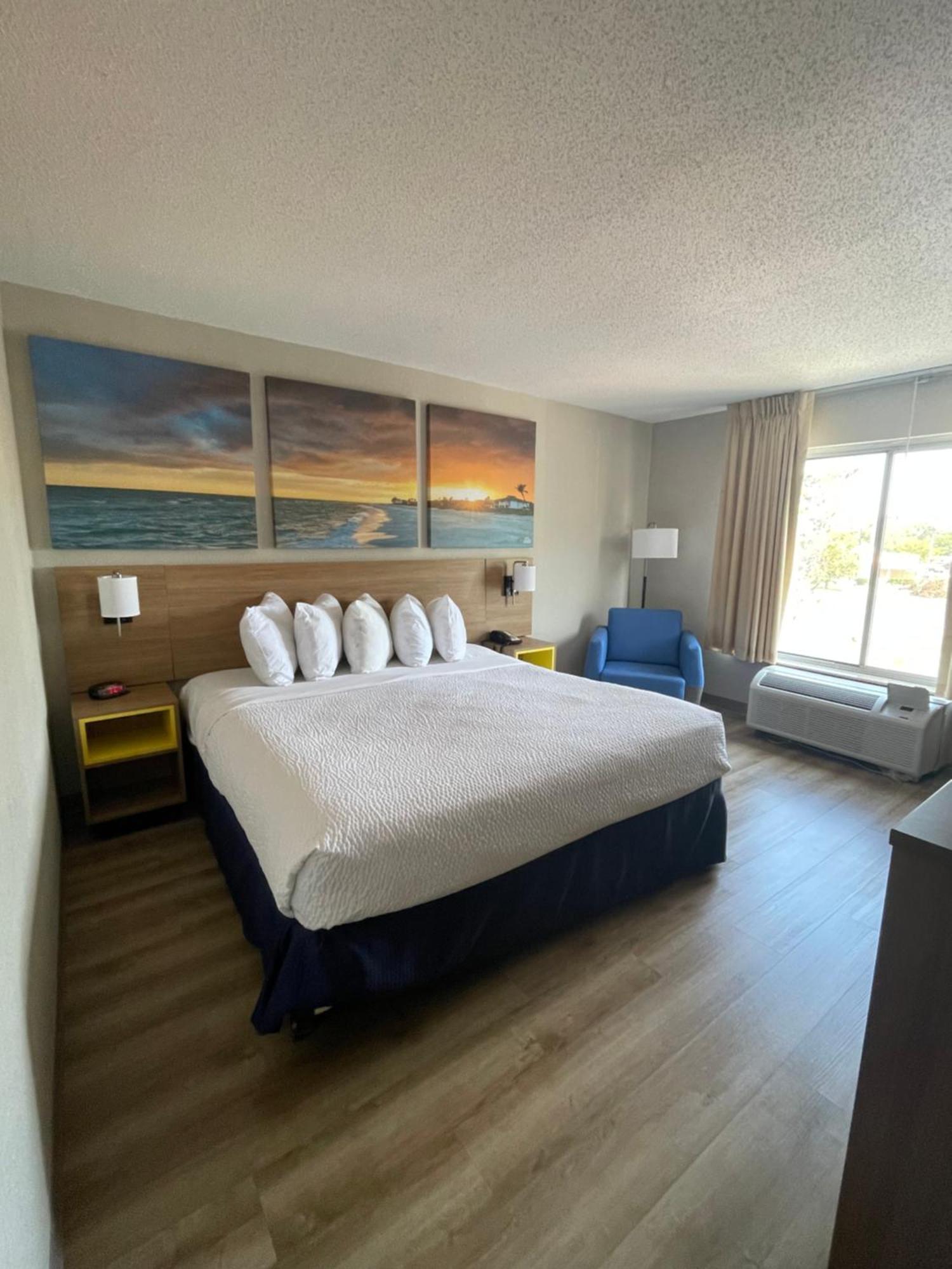 Days Inn By Wyndham Florence Near Civic Center Εξωτερικό φωτογραφία
