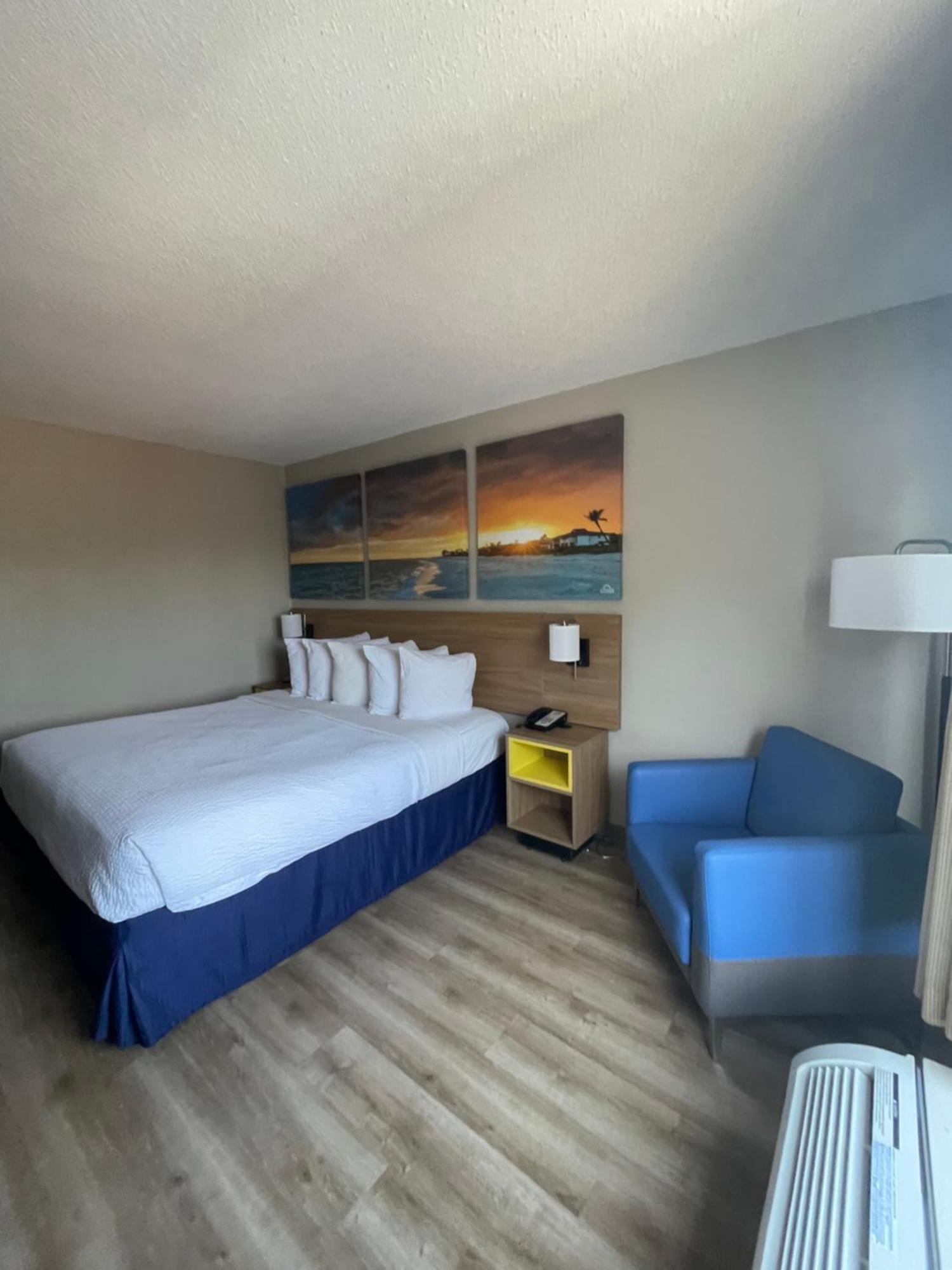 Days Inn By Wyndham Florence Near Civic Center Εξωτερικό φωτογραφία