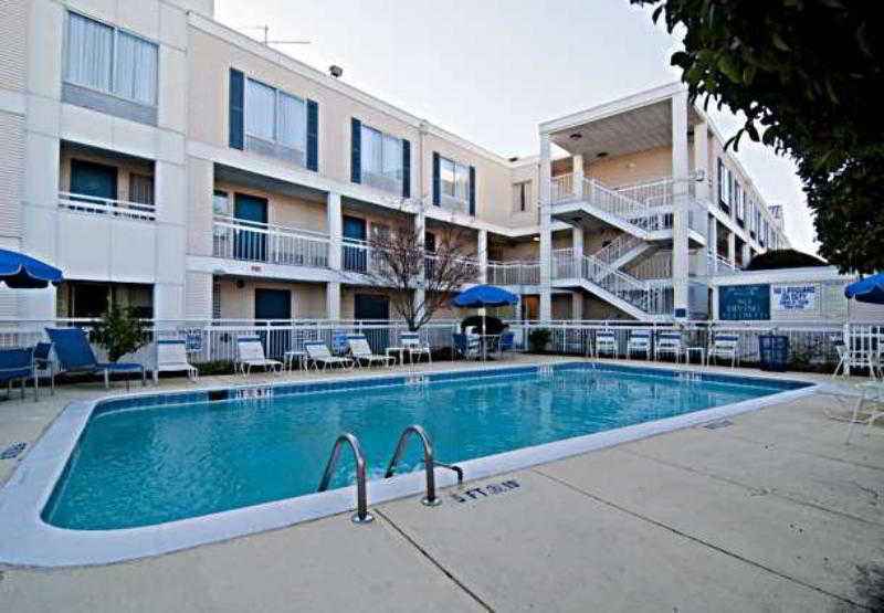 Days Inn By Wyndham Florence Near Civic Center Εξωτερικό φωτογραφία