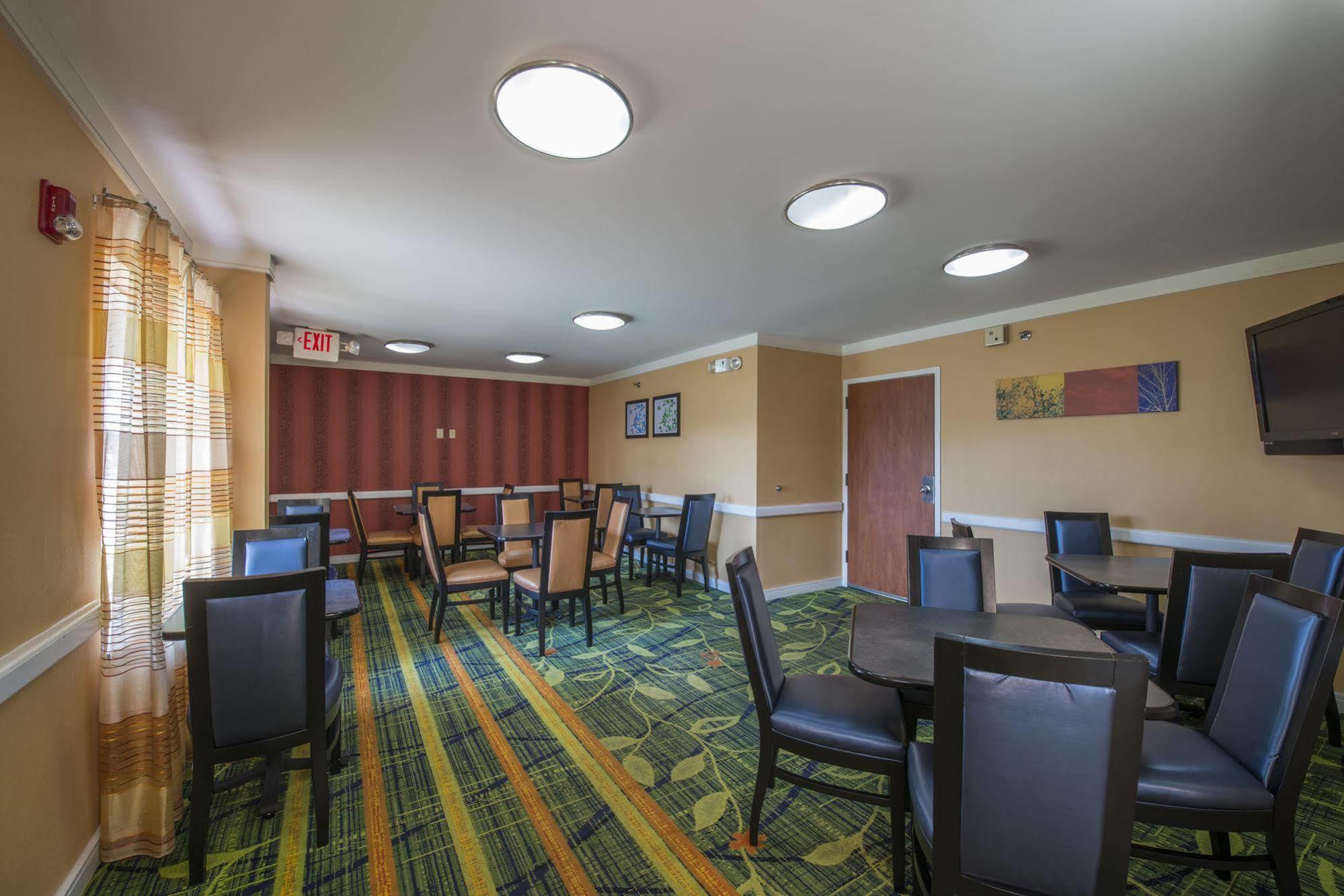 Days Inn By Wyndham Florence Near Civic Center Εξωτερικό φωτογραφία