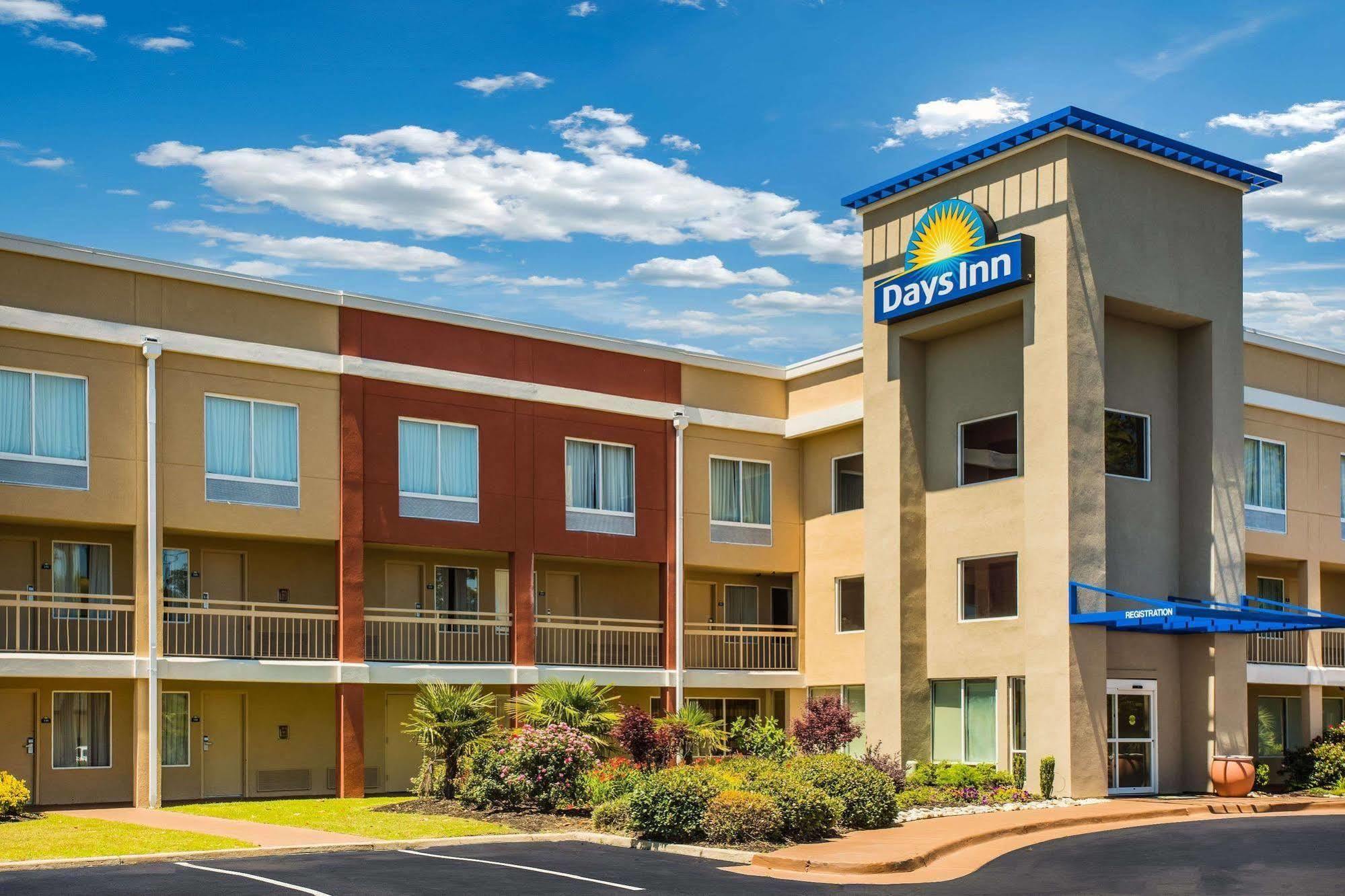 Days Inn By Wyndham Florence Near Civic Center Εξωτερικό φωτογραφία